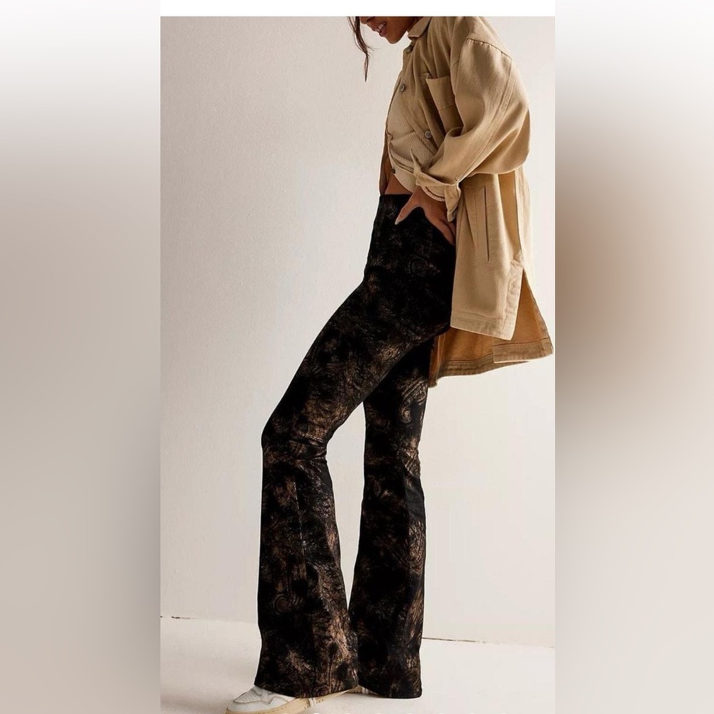 Stylish Black and gold Women's Jeans - Picture 2 of 8